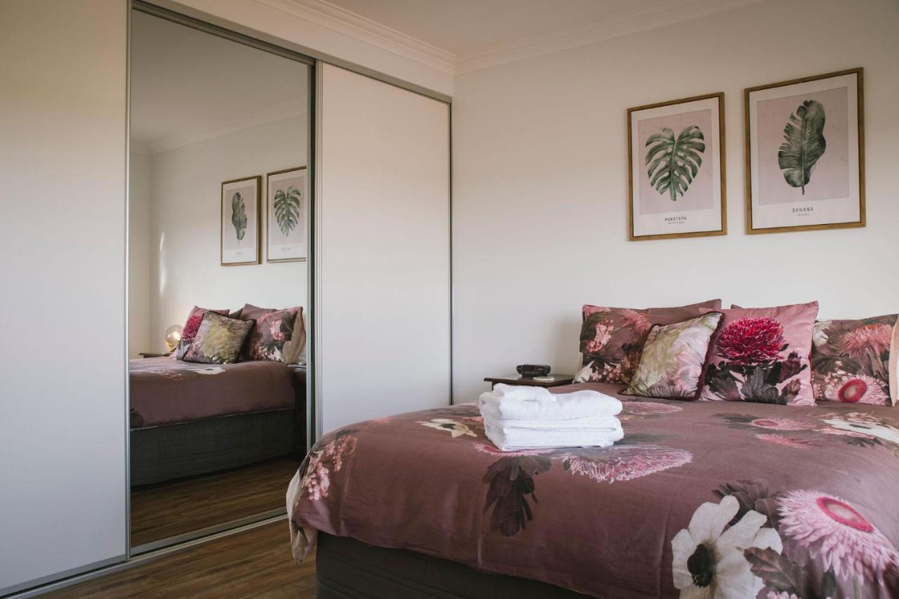 The Mains Guest House 2 Bedroom Farm Stay Corrigin Eksteriør billede